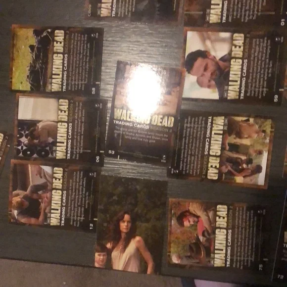 28 walking dead cards for sale - Picture 10 of 11